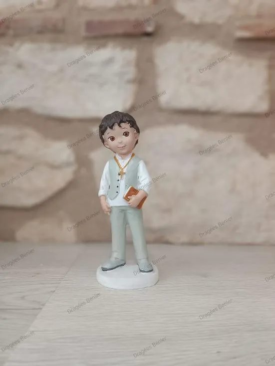 Communiant Bruno avec sa bible