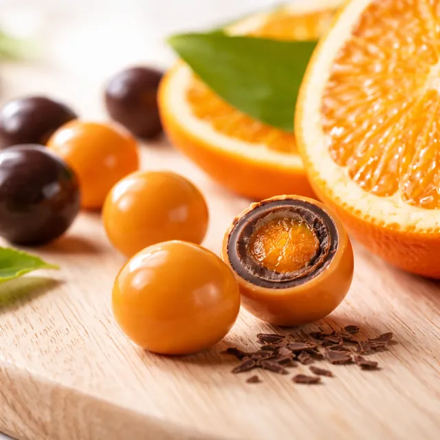 Dragée orange confite enrobée chocolat noir