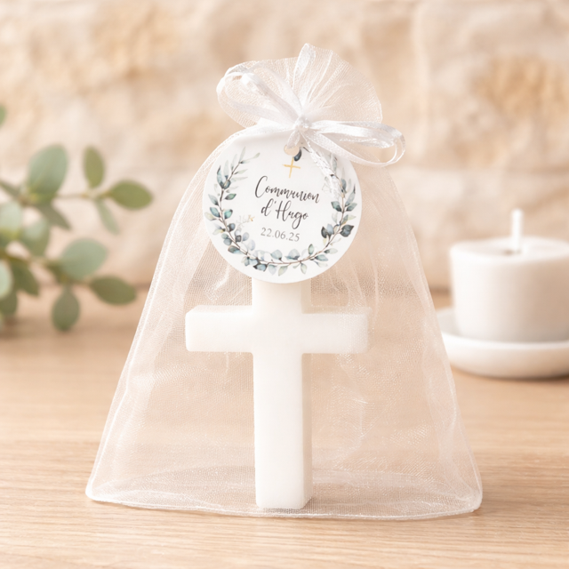 bougie croix dans son sac organdi