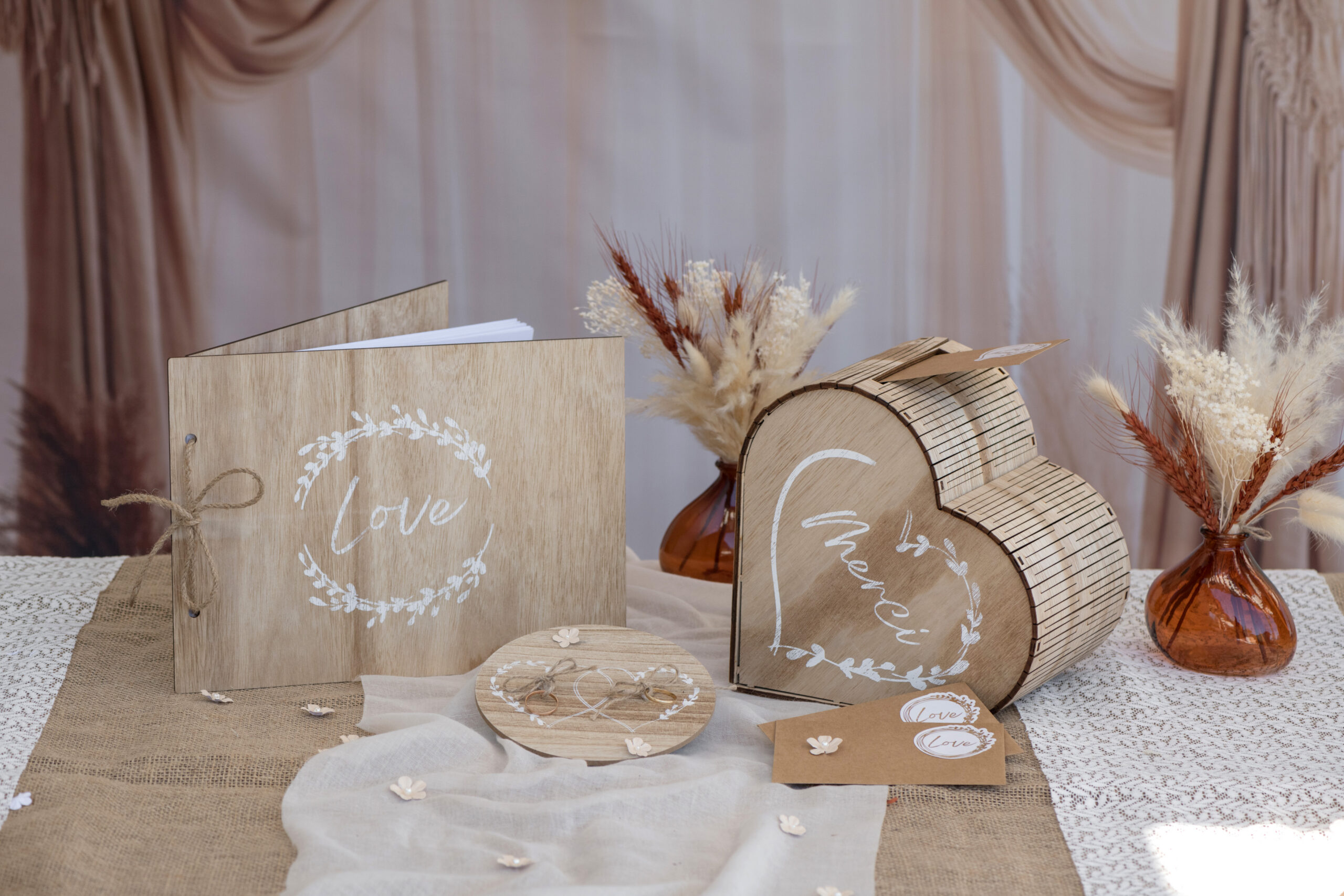 urne en bois forme coeur – Image 3