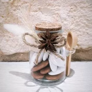 Pot en verre avec cuillère en bois