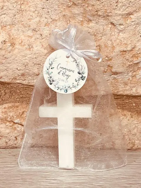 bougie croix dans son sac organdi